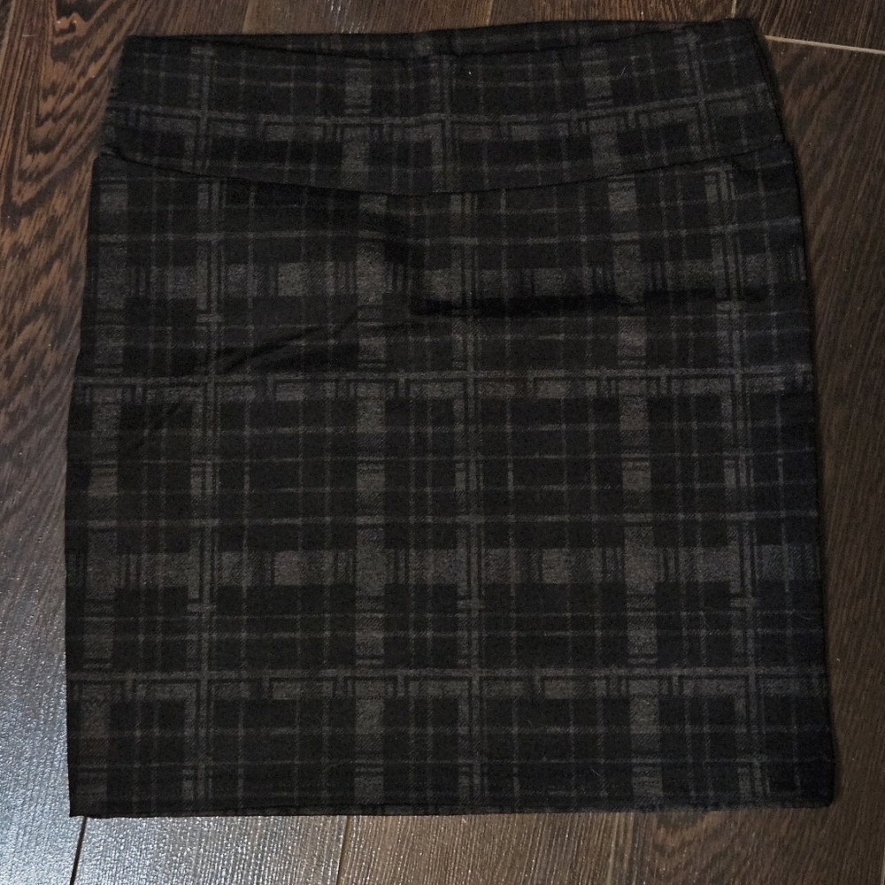 2/$35 NWOT Lily Morgan Plaid bodycon skirt